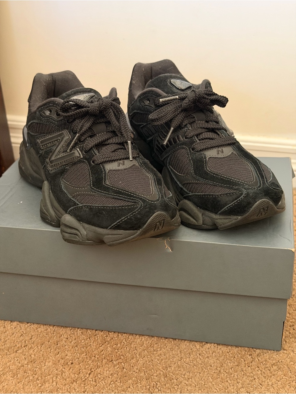 New Balance 9060 women’s Black Sporty Lace-Up Sneakers